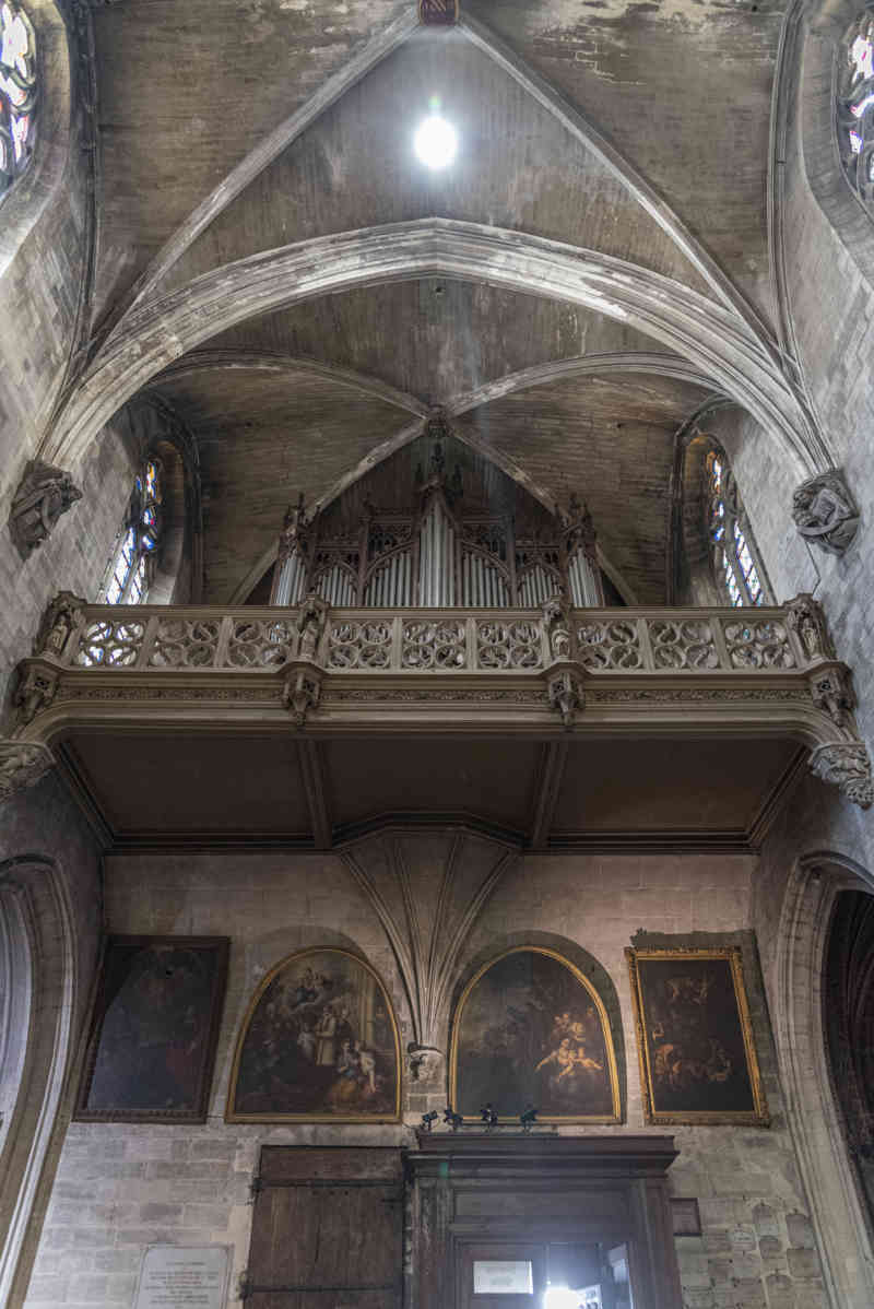 Francia - Avignon 066 - basílica de Saint-Pierre.jpg